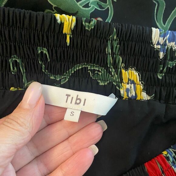 Tibi 100% silk off shoulder blouse. S - Picture 8 of 9